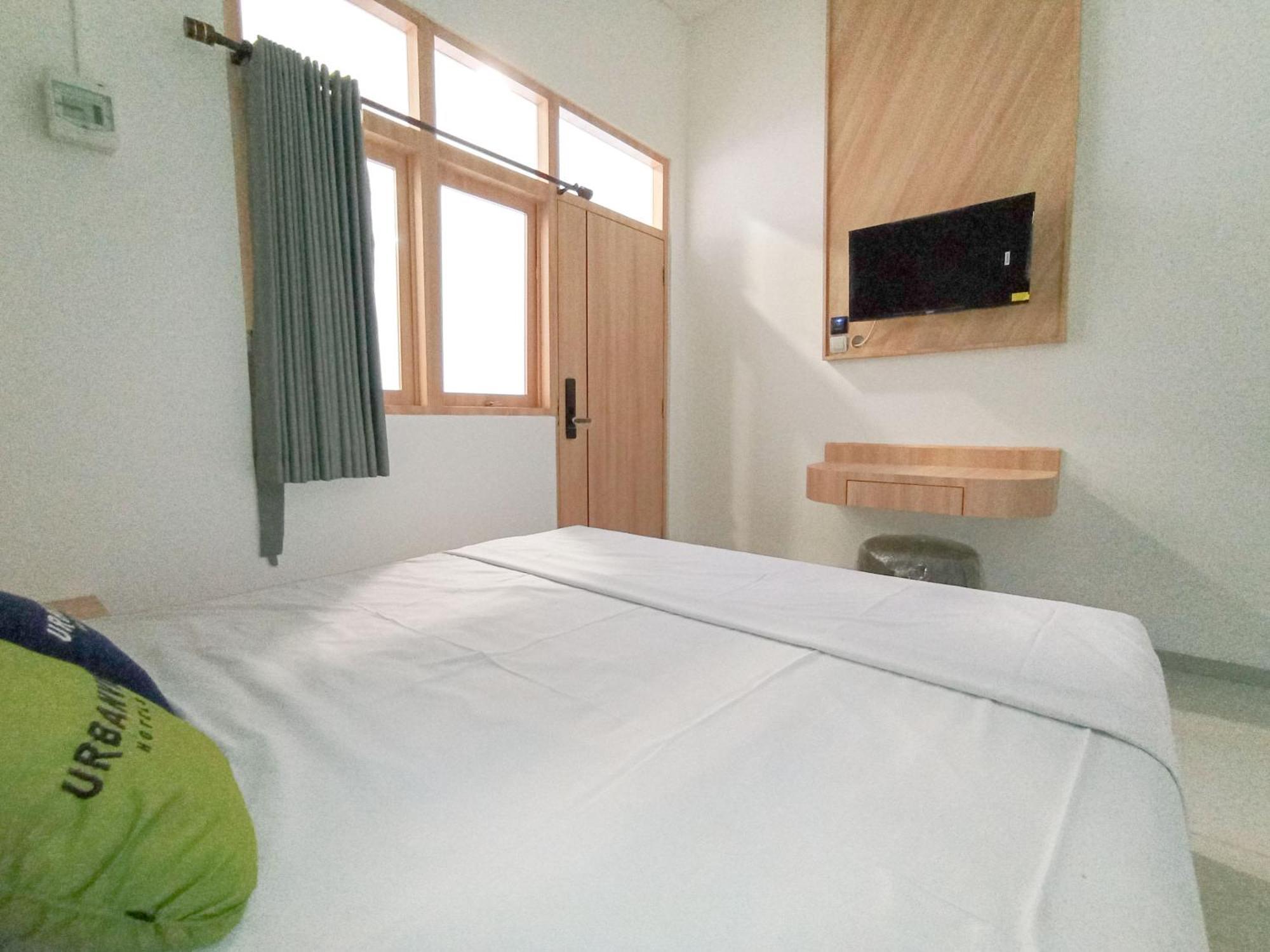 Urbanview Hotel Subali Пурвокерто Экстерьер фото